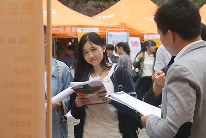 彩神Vll学院为毕业生就业牵线搭桥当“红娘”